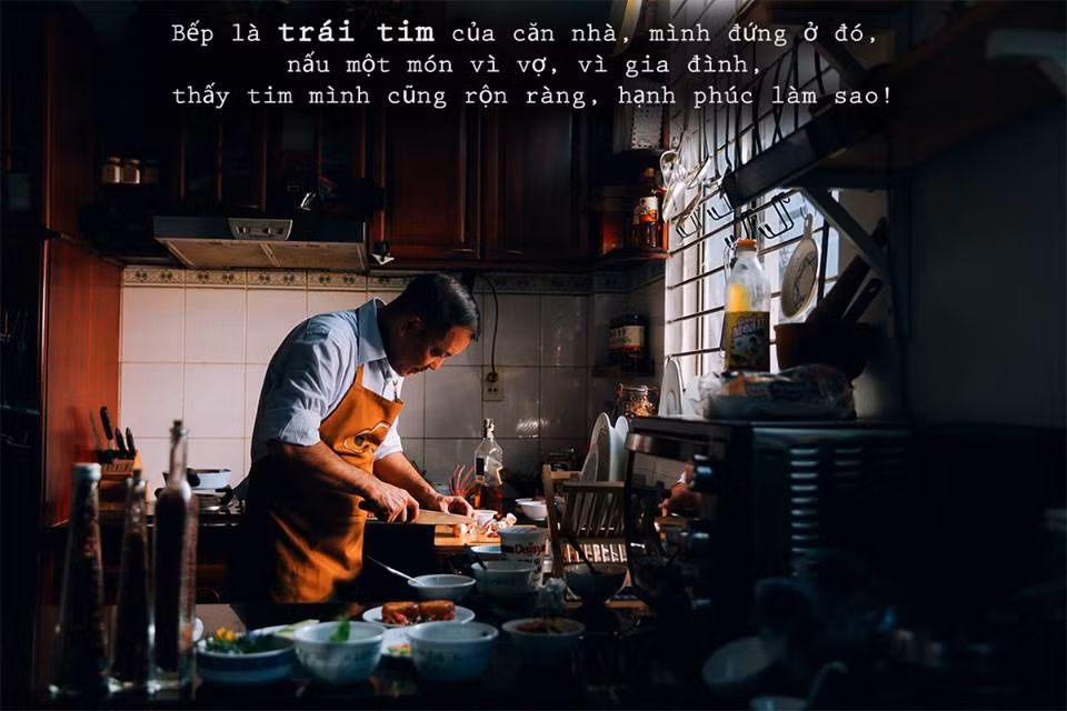 Chuyện đàn ông vào bếp không còn thiếu nhưng đó chỉ là bề nổi, còn rất nhiều những ý nghĩa sâu xa khác khiến hành động tuy đơn giản này lại làm ấm lòng vô vàn những người vợ.