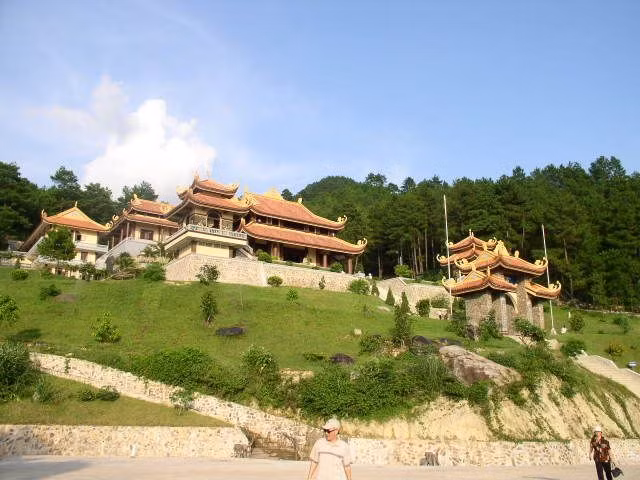 Khu danh thắng Tây Thiên nằm cách Hà Nội 65km về phía Tây Bắc. Đây là một quần thể văn hóa du lịch tổng hợp với chùa chiền đan xen thiên nhiên.