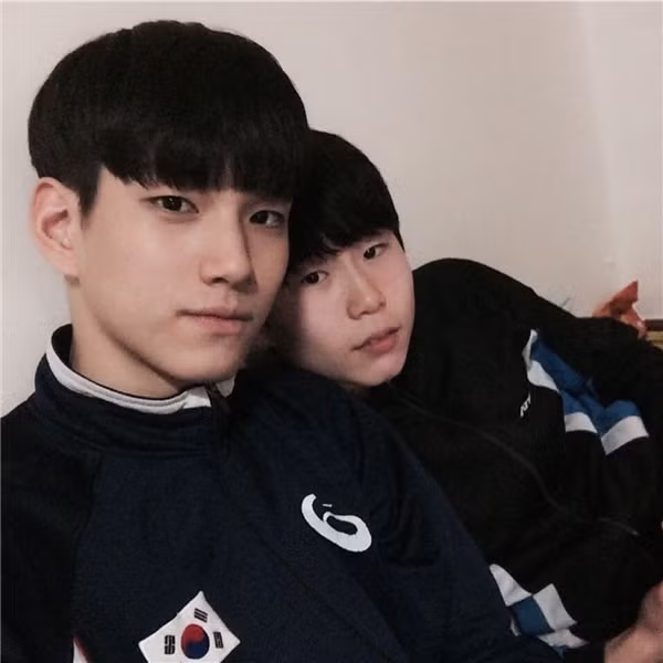Đã đẹp trai lại còn sở hữu chiều cao lý tưởng cùng thân hình rắn giỏi, bảo sao các fan nữ không "say" anh chàng VĐV bóng chuyền - Sung Jin như điếu đổ.