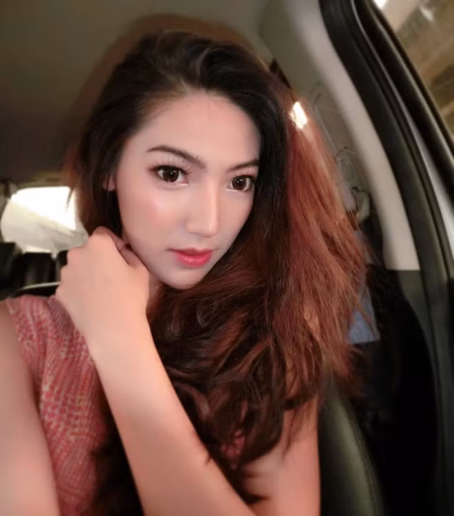 Chứng kiến những bức ảnh xấu xí của Dear Darin, ai cũng nghĩ rằng cô bạn này đã phải dùng đến công nghệ thẩm mỹ để "đập toàn bộ xây lại" nhưng thực chất thì đó là chỉ cách hóa trang của đoàn làm phim.