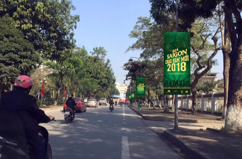 Ngay từ lúc này, các đường phố tại TP Vinh đã rộn ràng các banner quảng cáo cho sự kiện lần đầu tiên được tổ chức tại vùng đất đầy nắng và gió Lào. Đặc biệt là giới trẻ Nghệ An khi họ là người vui mừng nhất vì được hòa mình vào không khí lễ hội đón chào năm mới.
