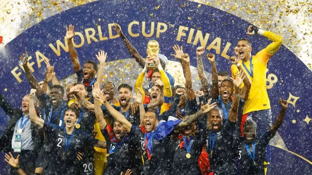 Số 2: Pháp đã lên ngôi vô địch World Cup vào Chủ nhật lần thứ hai trong lịch sử, tròn 20 năm sau khi đăng quang trước Brazil (3-0).