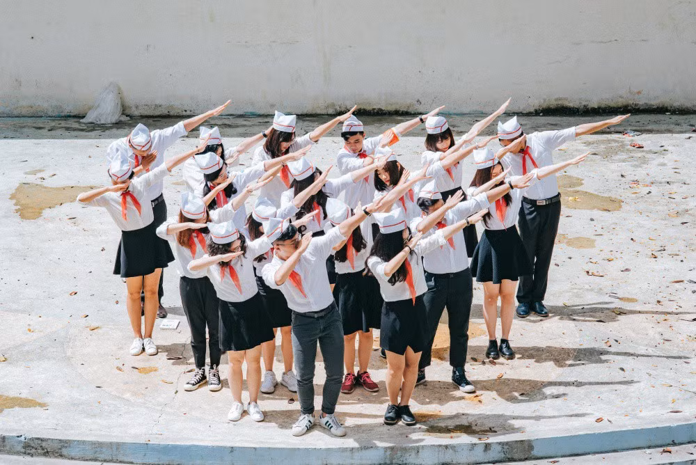 Từ Quảng trường Lâm Viên, nào Ga Đà Lạt, rồi Cao đẳng Sư phạm Đà Lạt, hồ Tuyền Lâm, nhà thiếu nhi Đà Lạt chỗ nào các bạn sinh viên Học viện Ngoại giao cũng có những bức hình cực lung linh.