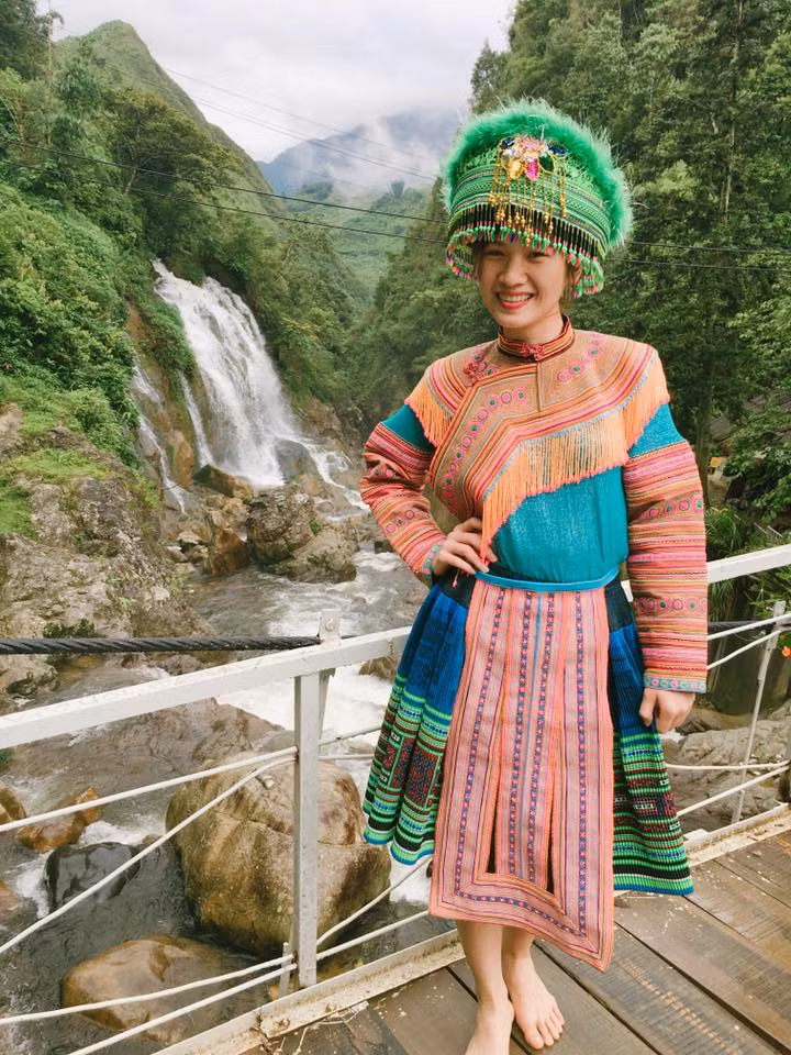 Hot girl Karate Cầm Lành xinh đẹp trong trang phục dân tộc.