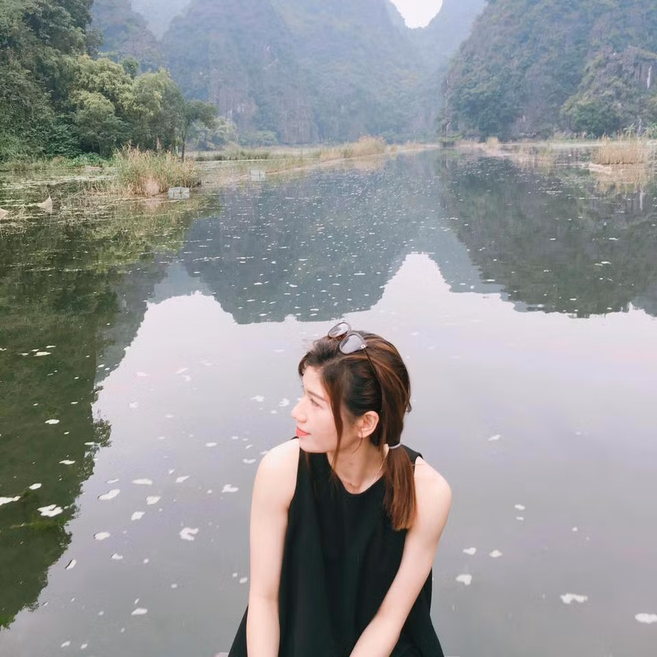 Tìm kiếm trên trang cá nhân của Cầm Lành, cô bạn 9X này cho đăng tải khá nhiều những bức ảnh đẹp chẳng kém cạnh các hot girl đình đám trên mạng xã hội.