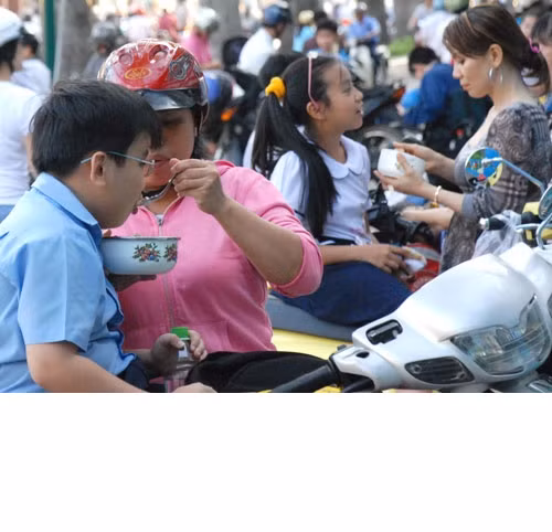 Đã từng có rất nhiều hội thảo, cuộc đàm thoại nói về vấn đề áp lực của học sinh, đã đề ra các phương thức giải quyết như gia đình và nhà trường cần giảm áp lực về học tập cho trẻ, tạo ra những chỗ dựa tâm lý cho các em để kịp thời chia sẻ, giúp các em tháo gỡ kịp thời những biến cố trong học tập, cuộc sống. Tuy nhiên, nói là vậy nhưng thực hiện trong thực tế thì chưa hề hiệu quả và có phần còn làm tình trạng xấu đi hơn nhiều.