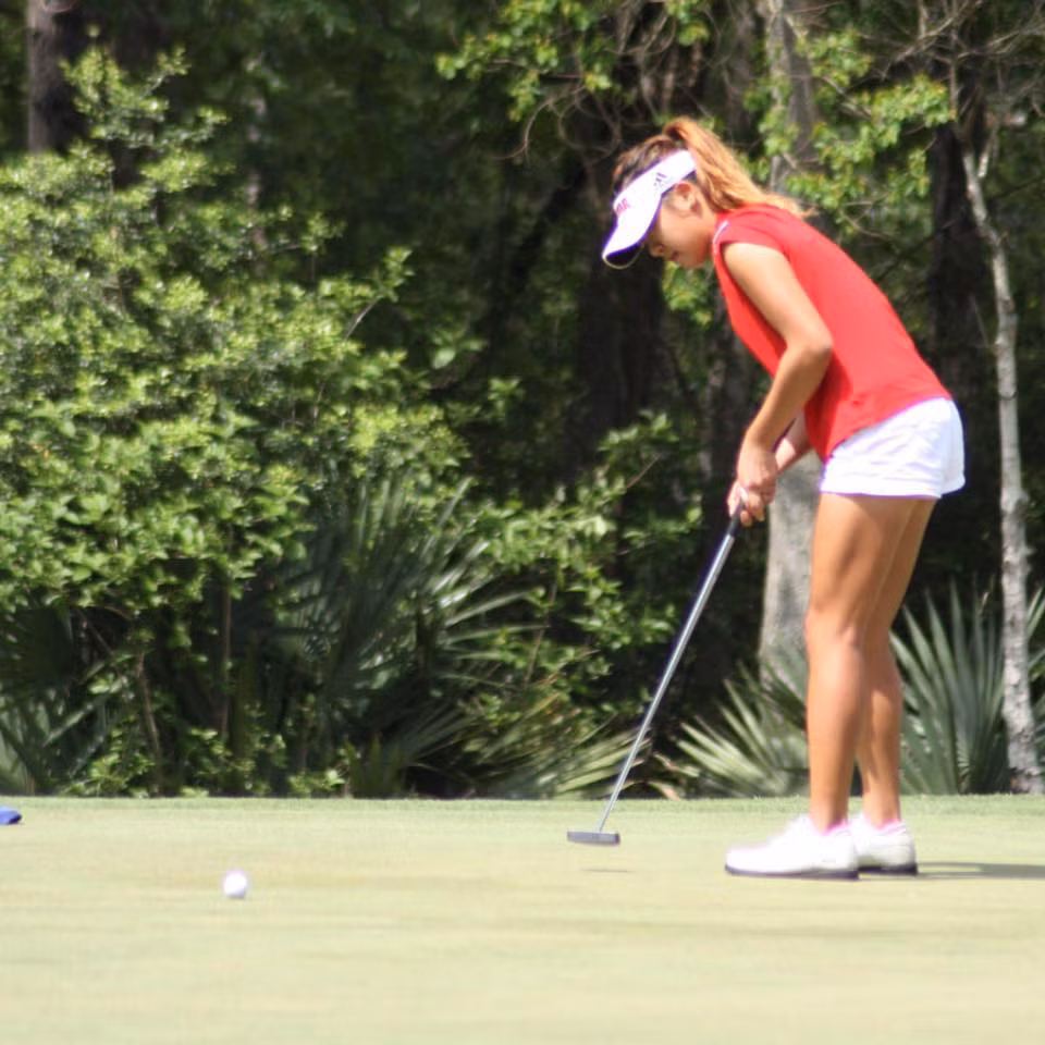NHM môn golf tại Việt Nam chắc chắn không còn xa lạ gì với cái tên Ngô Bảo Nghi. Cô gái sinh năm 1993 là niềm hy vọng số 1 của làng golf Việt trong tương lai.