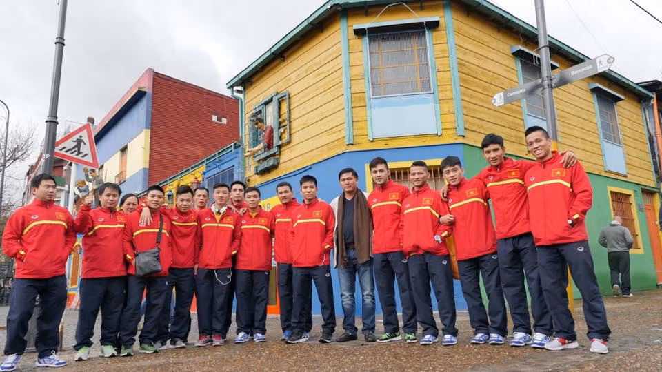 Nhưng nhiệm vụ chính của toàn đội đó vẫn là thi đấu cọ xát và học hỏi kinh nghiệm của các đối thủ đó là một CLB Futsal của Tây Ban Nha và đội tuyển Futsal Argentina.
