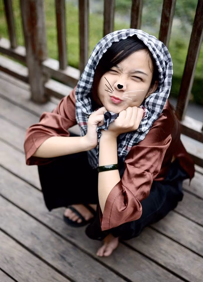 Nhiều bạn bè của cô gái xứ Tuyên Ngọc Ánh nhận xét rằng, cô gái này là người hiền lành, hay cười và hòa đồng.