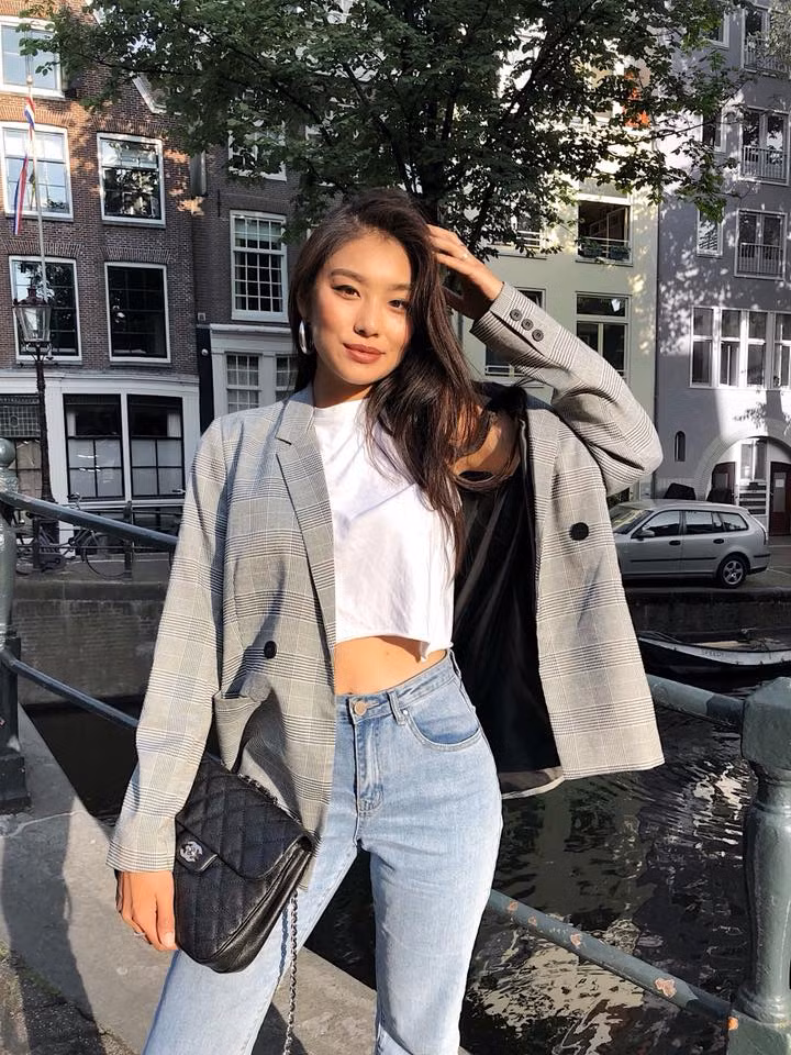 Hiện, Thảo Nhi đang xây dựng cho mình một thương hiệu thời trang cá nhân và hứa hẹn là một trong những gương mặt nổi tiếng trong cộng đồng mạng Việt.