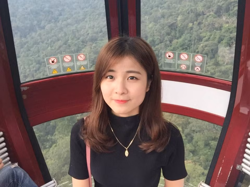 Bẵng đi một thời gian dài, Nhật Lệ vắng bóng trong các trận đấu trên SVĐ QG Mỹ Đình phần vì công việc và học tập, nhưng khi tìm lại vào trang cá nhân của cô nàng này nhiều người phải bất ngờ khi tình yêu với bóng đá của fan nữ xinh đẹp này không hề suy giảm.