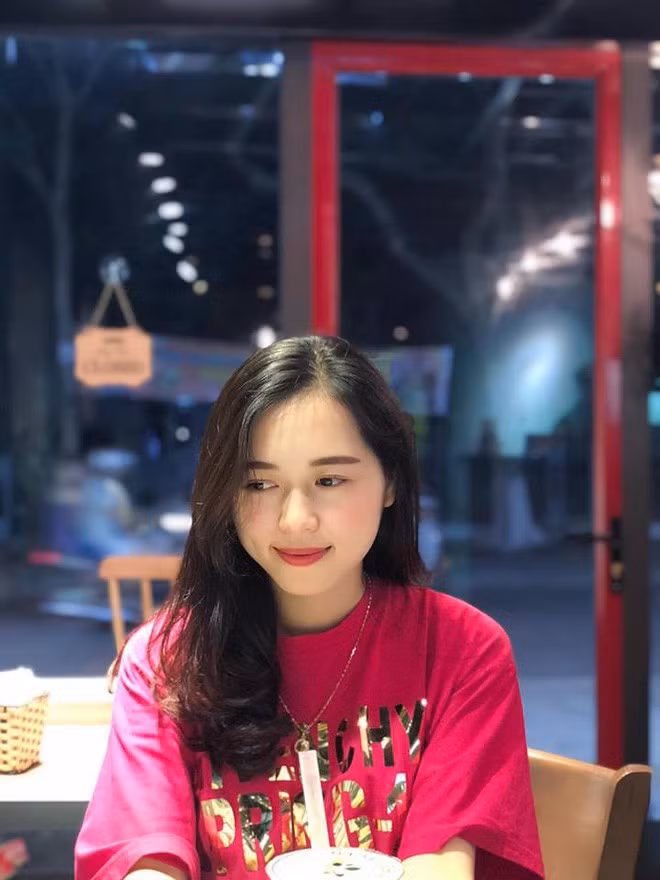 Sở hữu nhan sắc xinh đẹp lại là một giáo viên tiếng Anh được nhiều học sinh yêu mến, cô giáo Hương Thu kể về chặng đường ban đầu khi chọn đến với bục giảng.
