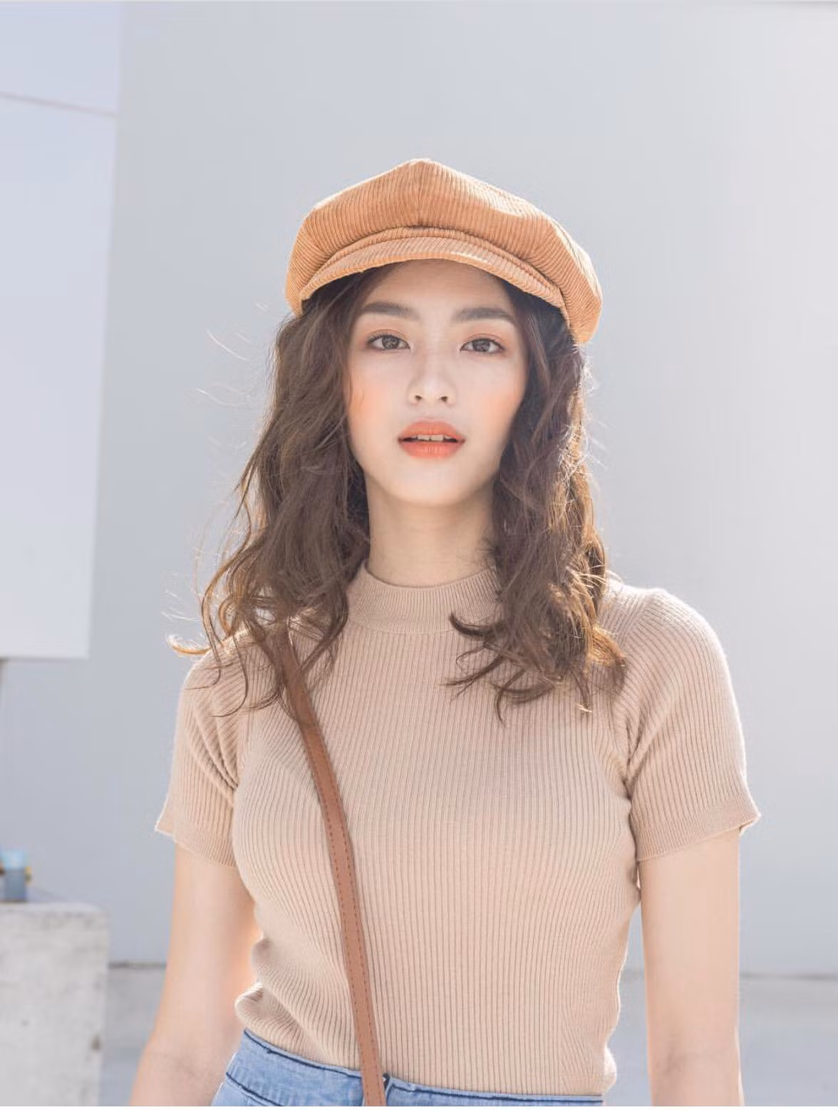Minh Ngọc nhanh chóng gây chú ý với vẻ ngoài xinh xắn khi sở hữu đôi mắt to tròn, làn da trắng cùng nét mặt rất hài hòa. Nhờ nhan sắc của mình, cô bạn này nhận được thêm lời mời chụp hình từ không ít shop thời trang và các nhiếp ảnh gia nổi tiếng