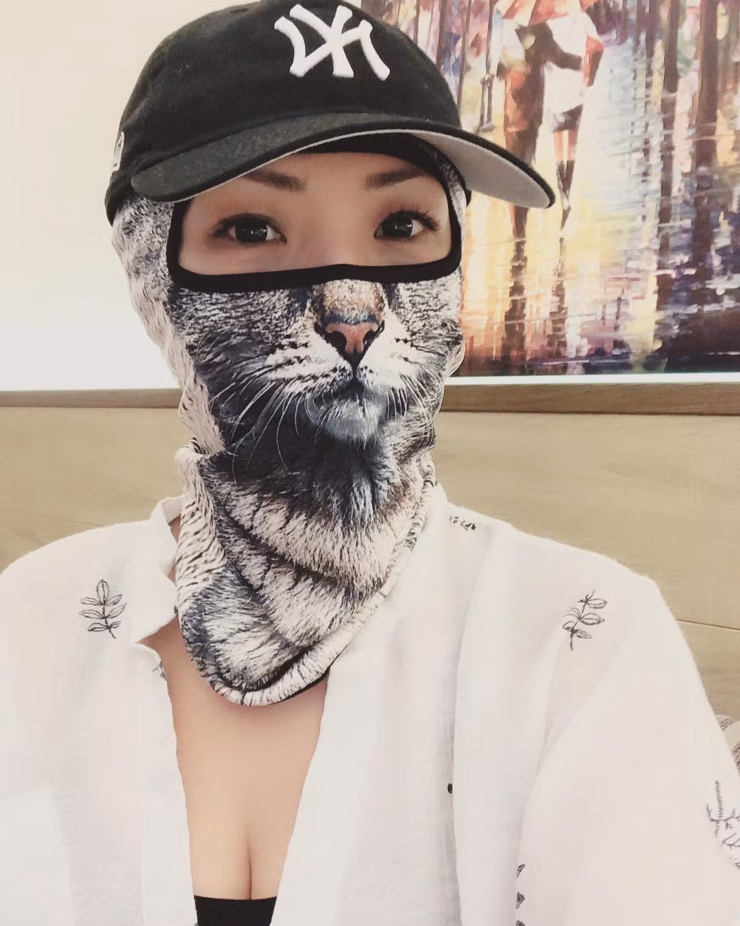 9. Facekinis Người Trung Quốc thích có một làn da trắng, do đó khi đi ra ngoài họ sẽ trùm kín người. Do đó nếu bạn tặng họ một Facekinis, một dạng mặt nạ chống nắng thì họ sẽ rất vui. 