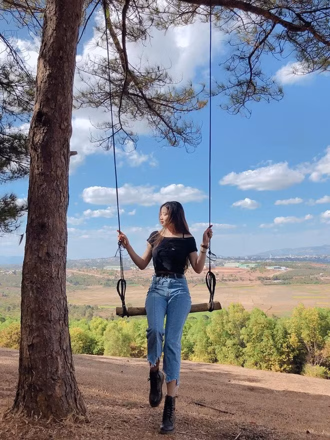 Dù vậy, những hình ảnh của Y Quyên trên trang cá nhân vẫn được các dân mạng chăm sóc khá kĩ lưỡng và nhiệt tình thả tim.