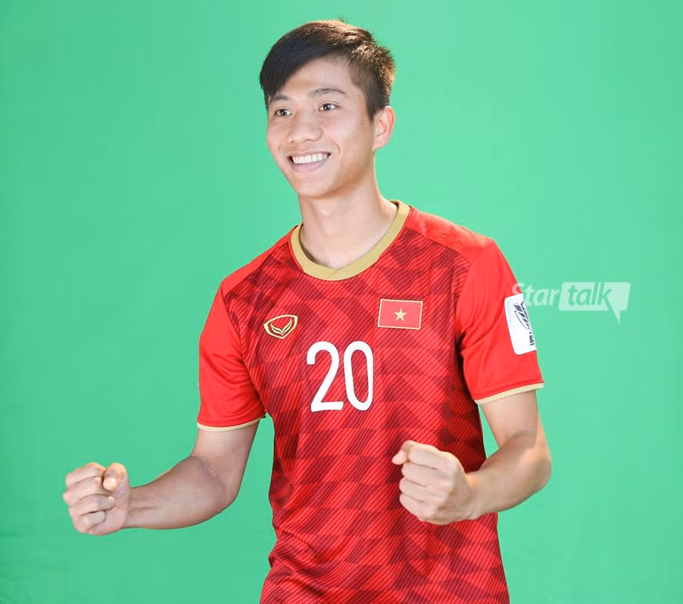 Bieu cam khong the dang yeu hon cua cac cau thu VN khi thu ao dau moi