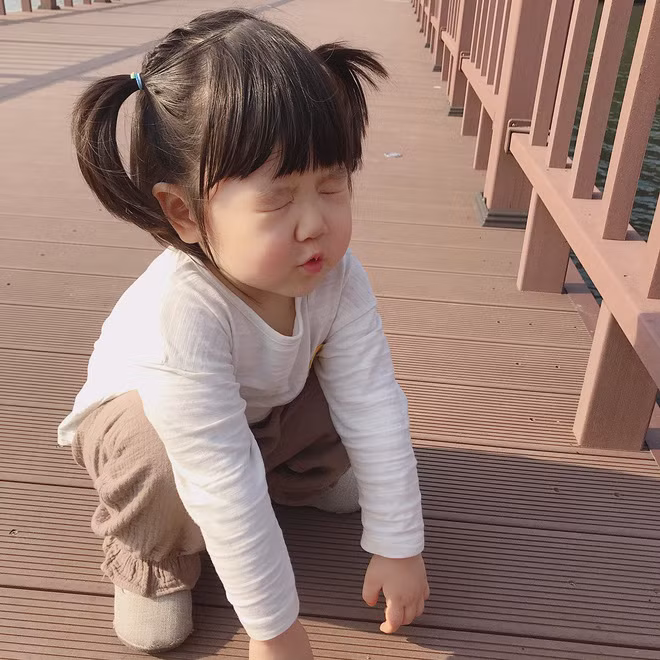 Xem ảnh của Seo Ah, mọi người không ngừng xuýt xoa khen ngợi: "Con gái nhà ai mà xinh thế không biết, nhìn là muốn có ngay một đứa con gái".