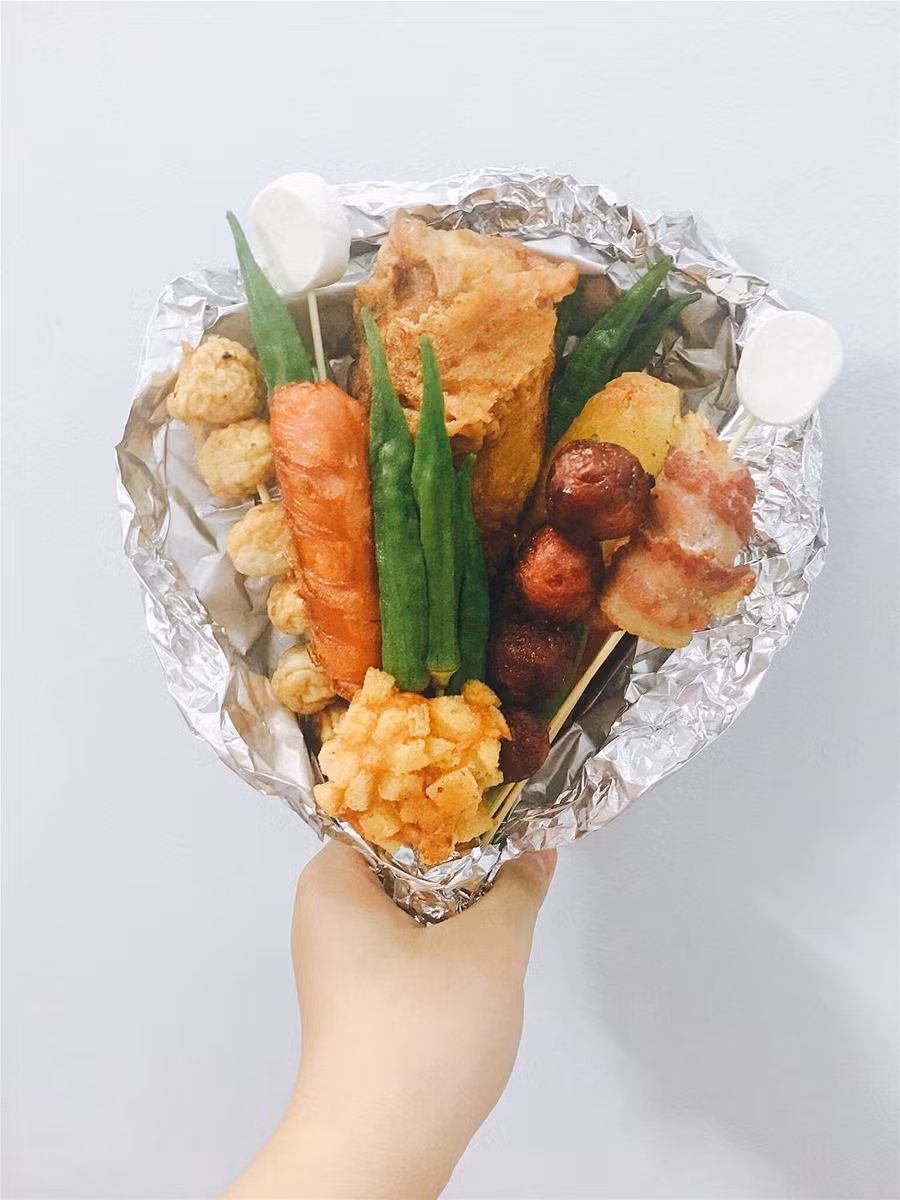Không chỉ vậy, dân mạng Việt cũng rất thích thú thích thú và không ngừng chia sẻ chiếc bánh chưng được gói theo khuôn hình trái tim.