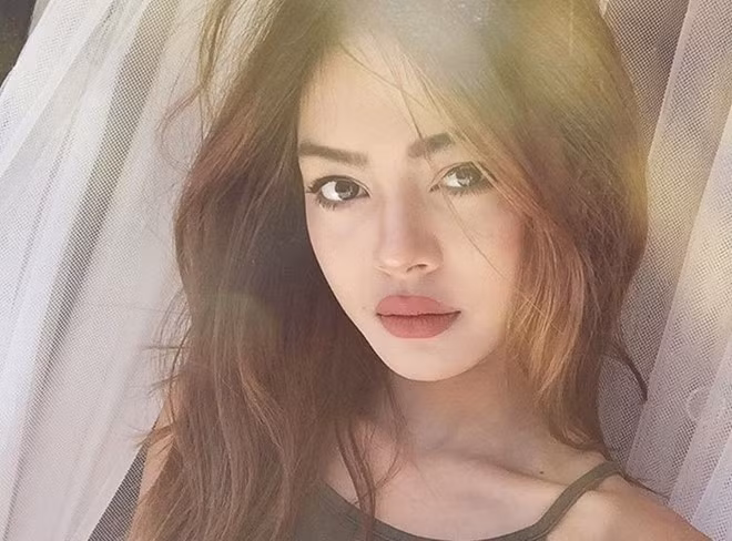 Mới đây, Lily Maymac tiết lộ những dự định của mình trong năm mới 2017. Theo đó, cô bày tỏ mong muốn đến Việt Nam. Ngay lập tức, các fan của cô nàng hot girl môi mỏng này thể hiện sự thích thú và nhiệt tình mời gọi cô tới tham quan mảnh đất hình chữ S.