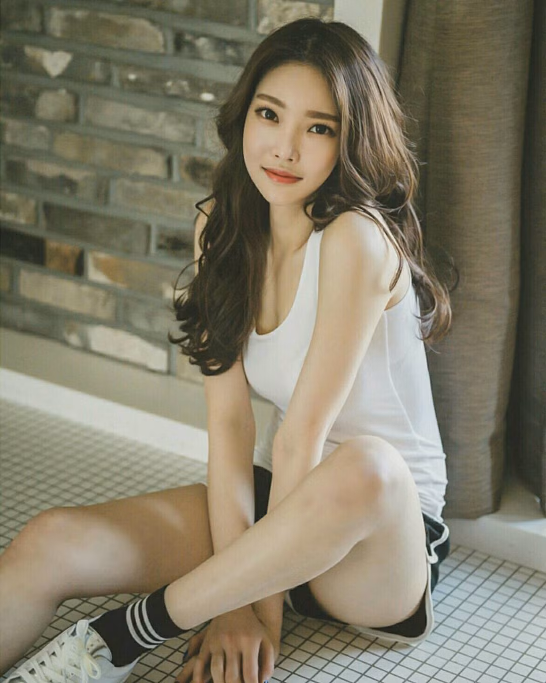 Hiện tại, Instagram của Joenguyn đã lên tới hơn 80.000 follow và con số này sẽ còn tăng tiếp trong thời gian tới khi những hình ảnh của cô người mẫu này tiếp tục được dân mạng truyền tay nhau bằng tốc độ ánh sáng.