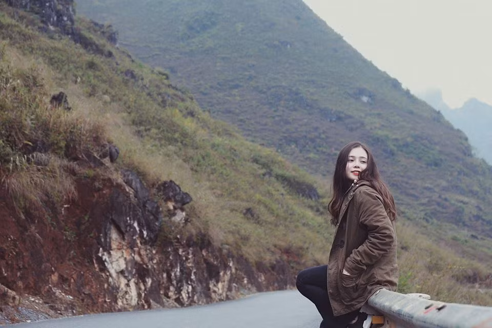 Với mái tóc dài đen, nụ cười dịu dàng, ở Triều Châu toát ra một khí chất đài các, nữ tính rất dễ chịu.