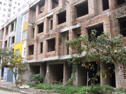 Hàng trăm căn biệt thự liền kề vẫn còn bỏ hoang tại dự án Văn Khê.
