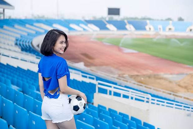 Dù không có được đội hình chất lượng như các giải đấu lớn trước nhưng dưới bàn tay huấn luyện của HLV Conte, Italia vẫn thi đấu cực hay, lần lượt đánh bại Bỉ, Thụy Điển hay ĐKVĐ Tây Ban Nha để vào đá tứ kết.