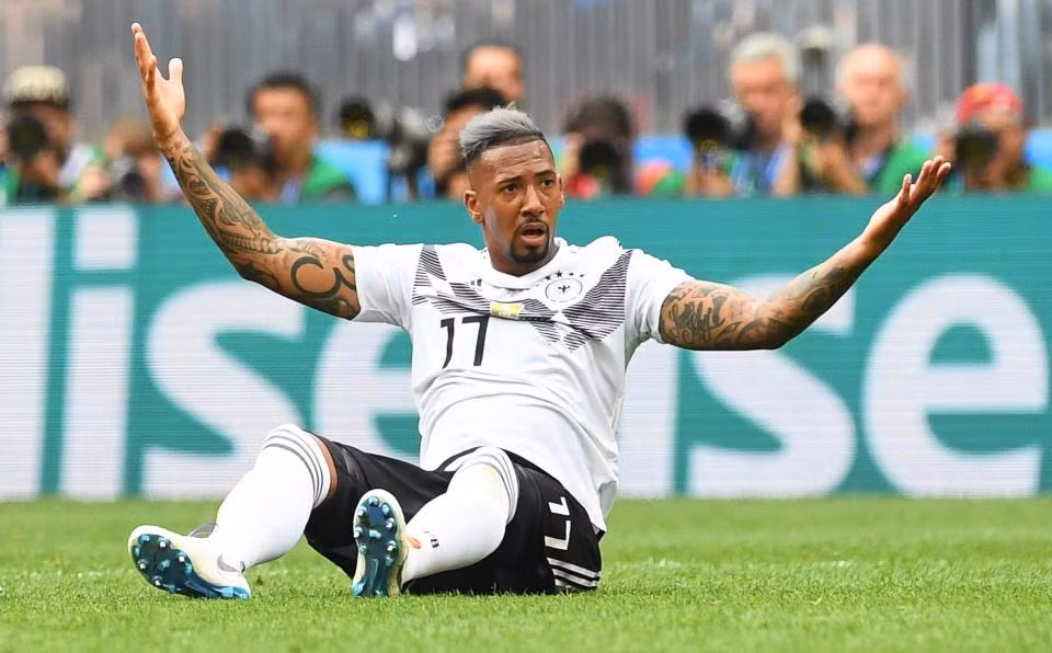 Nhận được sự quan tâm từ Quỷ đỏ thành Manchester, nhưng trung vệ Jerome Boateng cho biết, anh không muốn chuyển đến Anh thi đấu.