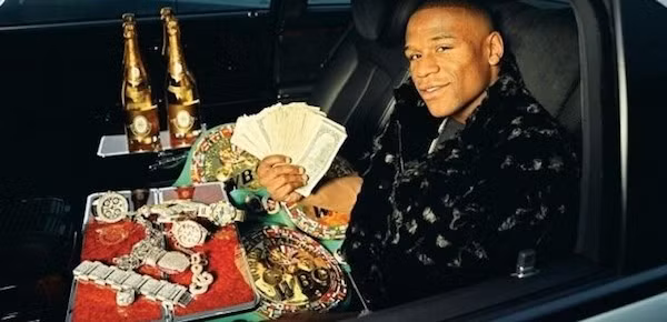 Giàu có và không biết làm thế nào để tiêu hết số tiền kiếm được, Mayweather có thêm sở thích đó là bài bạc. Anh là một khách hàng quen mặt tại các sòng bài lớn trên thế giới như Las Vegas, Macau (TQ), Hong Kong (TQ).