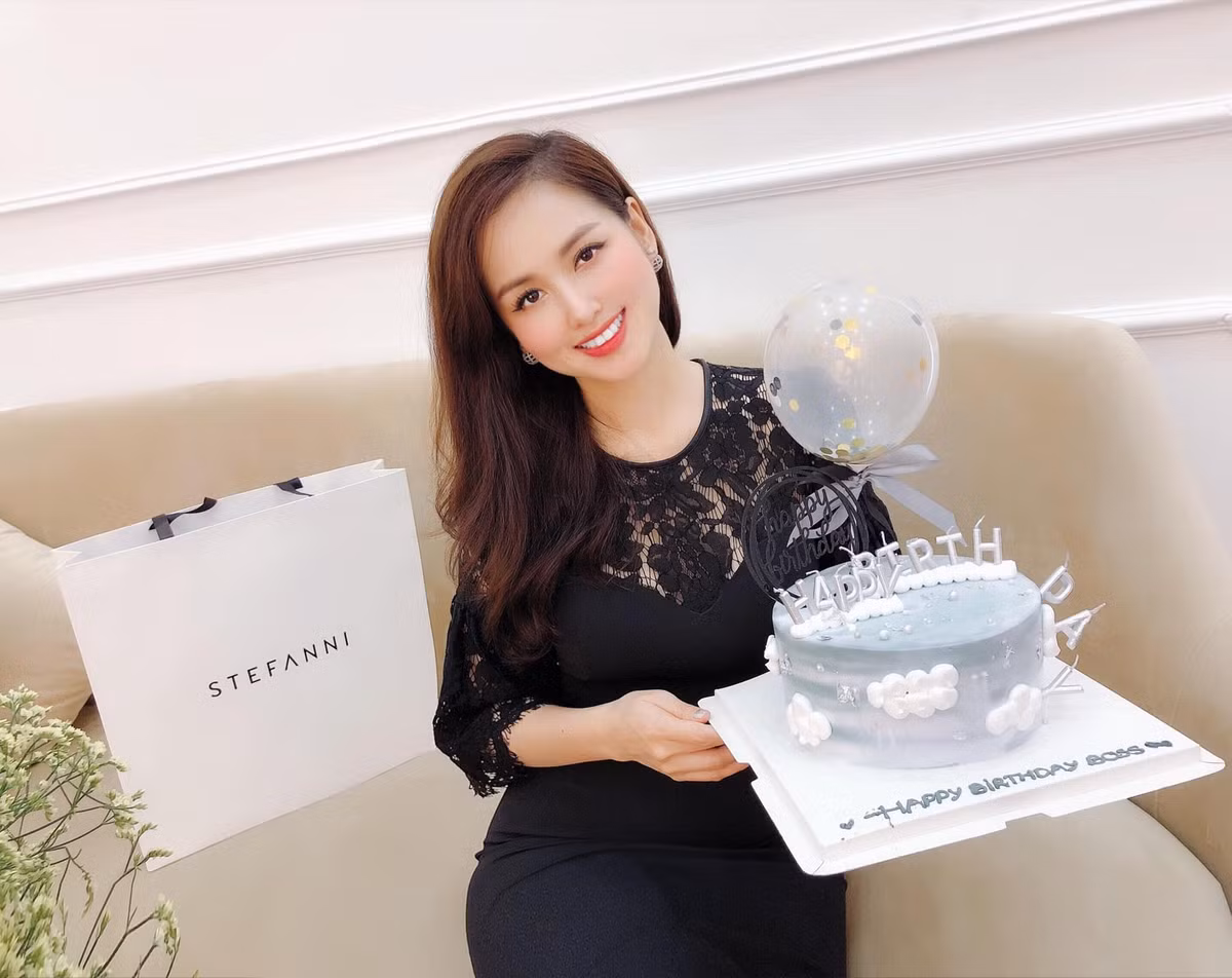  Cựu hot girl Tâm Tít xinh đẹp giỏi giang ngày càng chịu khó xuất hiện hơn trước, rất chăm chỉ đăng ảnh lên trang cá nhân.