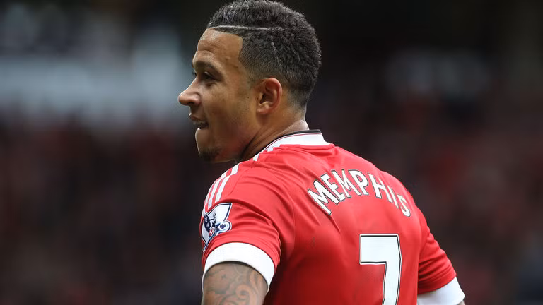 Mourinho sẽ tống khứ Martial ra khỏi MU và đội chủ sân Old Trafford đang xem xét khả năng đưa Depay về thay thế trước phong độ ấn tượng của cầu thủ này.