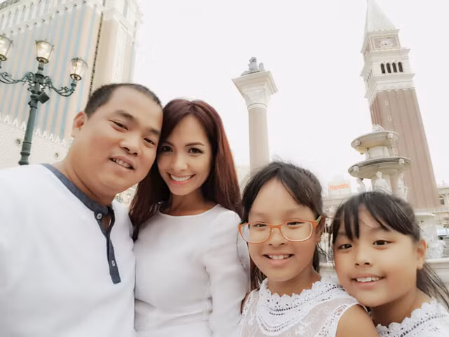 Thuộc thế hệ người mẫu đầu tiên của làng giải trí Việt, cái tên Thúy Hằng - Thúy Hạnh đã trở nên quá quen thuộc với công chúng. Năm 2006, Thúy Hạnh kết hôn với nhạc sĩ Minh Khang và quyết định chuyển hẳn vào Nam sinh sống, hoạt động nghệ thuật.
