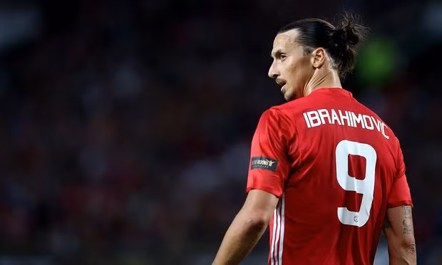 M.U níu giữ Ibrahimovic thành công: Theo thông tin chuyển nhượng bóng đá mới nhất từ tờ Manchester Evening News công bố thì Zlatan Ibrahimovic sẽ tiếp tục gắn bó với M.U và nhiều khả năng sẽ trở lại trong giai đoạn 2. Ảnh: Goal
