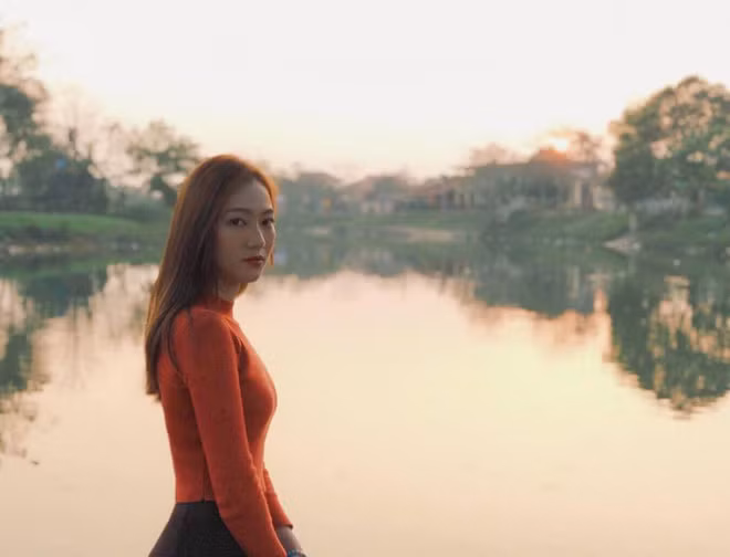 Không chỉ xinh đẹp, Hiếu Huyền còn là cô sinh viên có thành tích học tập xuất sắc của ngành Quan hệ quốc tế tại Học Viện Báo chí và Tuyên Truyền Hà Nội.