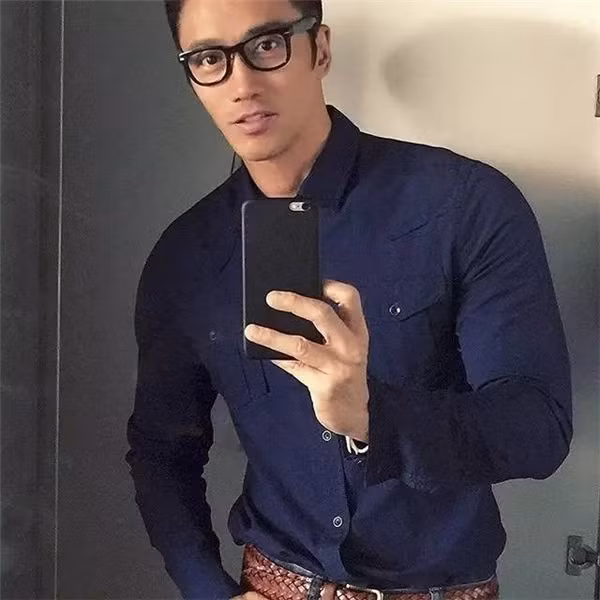 Nhìn vào trang cá nhân của Vũ Phi, anh chàng này rất biết cách đầu tư vào cơ thể nên mới có thể giữu được vẻ xuân sắc lâu đến vậy.