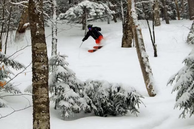Núi Magic, Vermont, Mỹ: Đây là khu nghỉ dưỡng trượt tuyết hàng đầu tại Mỹ, thu hút hàng nghìn du khách mỗi năm.