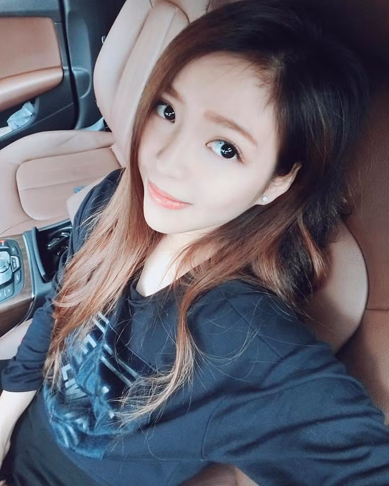 Vẻ đẹp của cô nàng giám đốc 9X tài năng, xinh đẹp Trương Cẩm Tú.