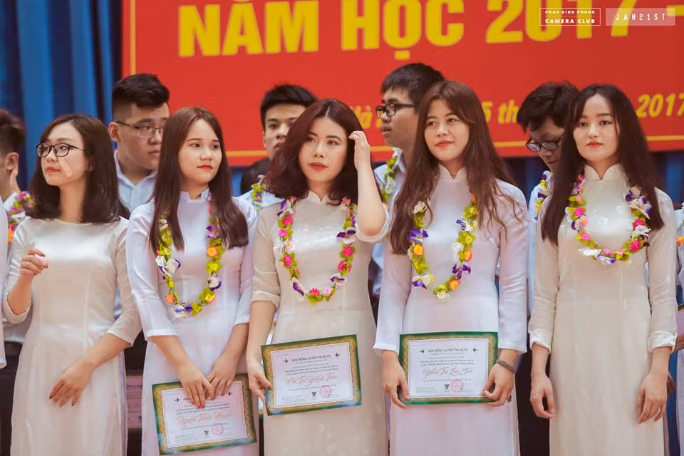 Tuy nhiên, nhiều fan nữ không khỏi thất vọng và tiếc nuối khi trang Facebook cá nhân của nam sinh này không có thêm thông tin hay hình ảnh gì để khai thác.