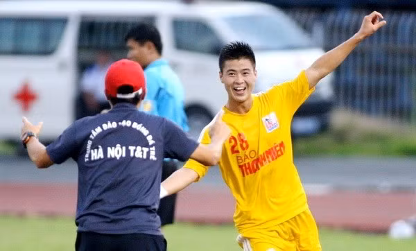 Tài năng của Duy Mạnh được khẳng định trong màu áo của U19 Hà Nội T&amp;T năm 2014. Chính sự chắc chắn của Duy Mạnh đã giúp CLB thủ đô vô địch giải U19 Quốc gia năm đó.