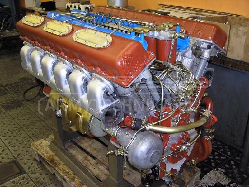 Về tăng cường tính cơ động, gói nâng cấp sẽ bao gồm cả việc thay thế động cơ diesel V-55 580 mã lực cũ bằng mẫu V-55U công suất 620 mã lực. Việc thay động cơ nhằm đảm bảo, tăng tốc độ của T-54/55 khi được trang bị thêm giáp phản ứng nổ vốn tăng trọng lương lên thêm 1,5 tấn. Nguồn ảnh: Wikipedia