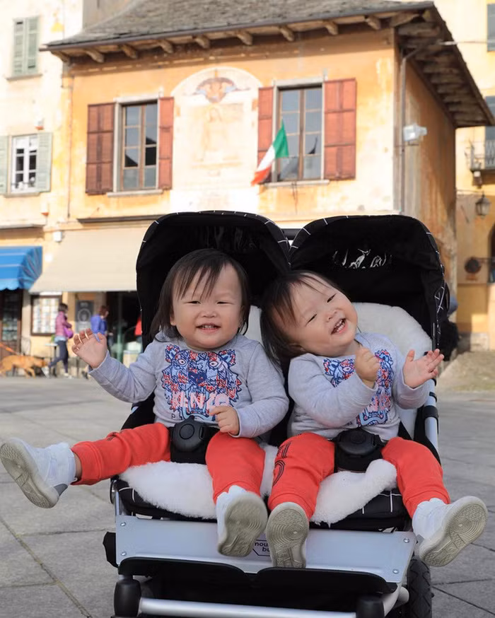 Chúng có những tính cách đối lập nhưng lại có sở thích tương tự nhau. Leia là một đứa trẻ có trách nhiệm và hay quan sát, trong khi đó Lauren lại khá táo bạo và vui tính.