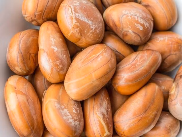 Giúp đôi mắt sáng đẹp: Loại hạt này chứa nhiều Vitamin A, giúp duy trì đôi mắt sáng khỏe. Chúng cũng ngăn chặn các bệnh về mắt như là bệnh mù trong đêm. Nên tích cực ăn hạt mít.