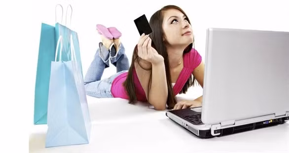 Ví dụ, nếu hầu hết các ý kiến đều cho thấy chiếc quần jeans của thương hiệu bạn định mua hơi nhỏ so với quần jeans ở những nơi khác, hãy mạnh dạn chọn quần lớn hơn bình thường 1 size. Ảnh: XTmobile.com.