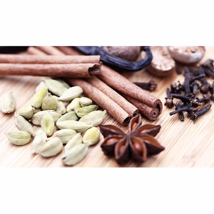 Nước thảo quả: Thảo quả (lùi chín) 6g, hậu phác 12g, hoắc hương 12g, thanh bì 8g, bán hạ khúc 8g, thần khúc 8g, đinh hương 4g, lương khương 6g, cam thảo 4g, sinh khương 12g, đại táo 12g. Sắc uống nước hàng ngày. Ảnh: Giavicohoa.
