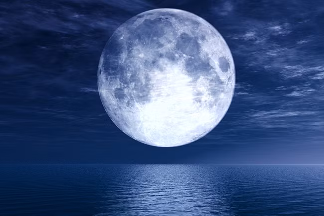 Bài vè giúp bé học chữ M. Mồng một lưỡi trai. Mồng hai lá lúa. Mồng ba câu liêm. Mồng bốn lưỡi liềm. Mồng năm liềm giật. Mồng sáu thật trăng. Mười rằm trăng máu. Mười sáu trăng treo. Ảnh: khampha.vn.