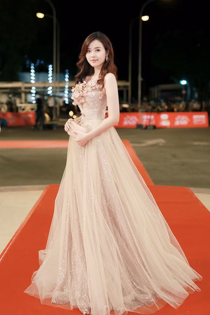 Trang phục đời thường hay dự tiệc, trên thảm đỏ, Midu đều đầu tư chăm chút kỹ càng. Ảnh: Giadinhcuocsong.