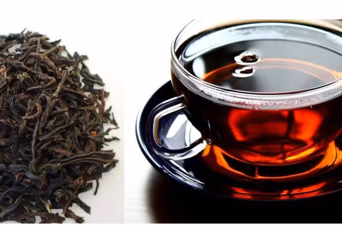 9. Giúp giảm cân: Trà đen chứa siêu thấp natri, chất béo và calo, trà đen là rất có lợi cho những người muốn giảm cân và giúp trong việc duy trì một trọng lượng khỏe mạnh. Trà đen cũng thúc đẩy các hoạt động chuyển hóa và do đó, hỗ trợ trong việc giảm cân. Vì thế nên duy trì uống trà đen mỗi ngày. Ảnh: Alobacsi.com.