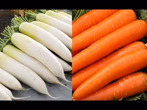 3. Củ cải trắng kỵ cà rốt. Trong cà rốt có nhiều enzym phân hủy được vitamin C trong khi củ cải lại chứa rất nhiều loại vitamin này, chính vì thế sẽ không giúp ích cho sức khỏe khi kết hợp hai thực phẩm này cùng lúc. Ảnh: YouTube.com.