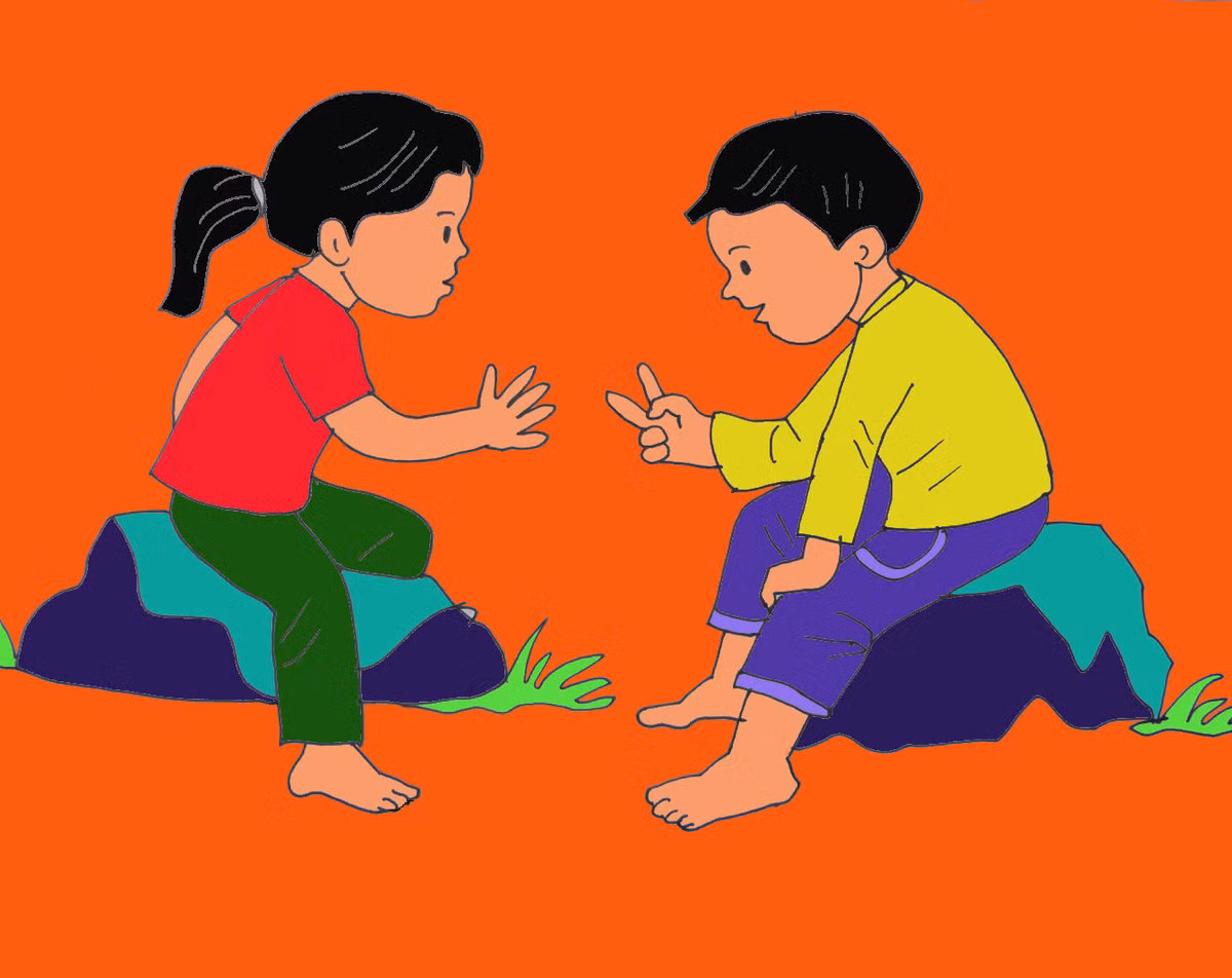 8. Trò chơi oẳn tù tì. Trò chơi giúp bé phán đoán và phản xạ nhanh. Mẹ hát: "Oẳn tù tì, ra cái gì? Ra cái này!" Kết thúc câu hát, mẹ và bé cùng xòe tay theo các hình: nắm tay là búa, chĩa hai ngón trỏ và ngón giữa là kéo, ngón trỏ là dùi, xòe cả bàn tay là lá. Tìm ra người thắng theo quy tắc sau: búa nện được kéo, dùi nhưng bị lá bọc; kéo cắt được lá; dùi đâm thủng lá; dùi khoan được kéo. Ảnh: phunutoday.vn.