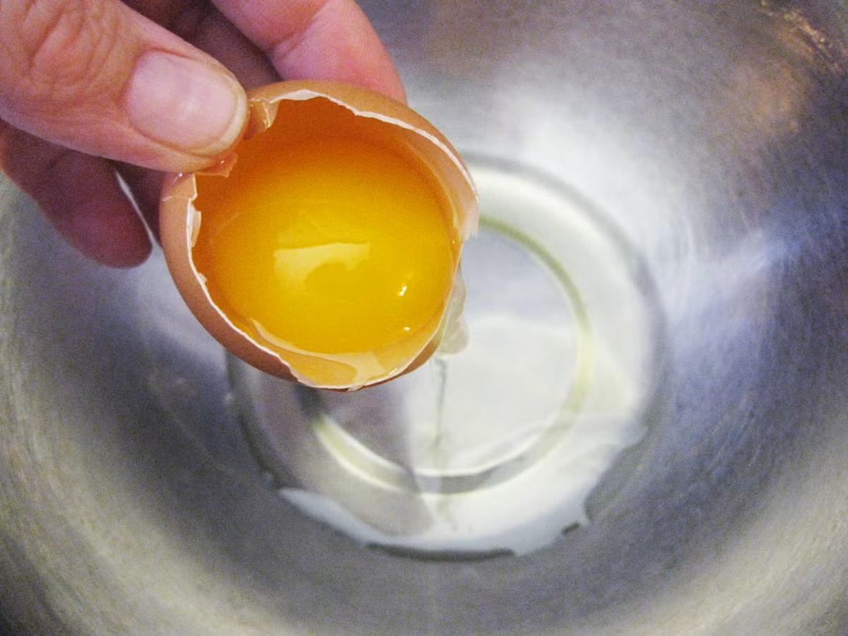 Thêm một chút gel nha đam, thêm chút mật ong để tăng hương vị nếu muốn. Nên dùng sau bữa ăn như một món tráng miệng. Ăn liên tục trong 2 tháng bạn sẽ cảm nhận được sự khác biệt. Ảnh: thienhaspa.vn.